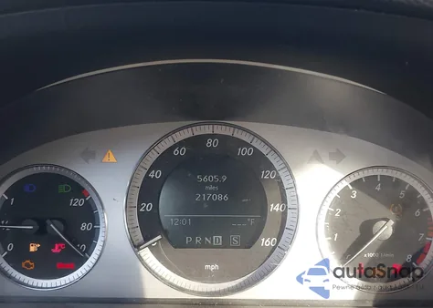 2010 Mercedes-Benz Glk 350 4Matic z USA, uszkodzony, nr VIN WDCGG8HB1AF268417